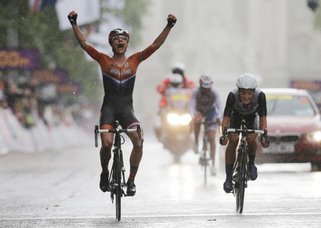 Αργυρό το πρώτο βρετανικό μετάλλιο στην συγκλονιστική νίκη στην ποδηλασία δρόμου από την Φος